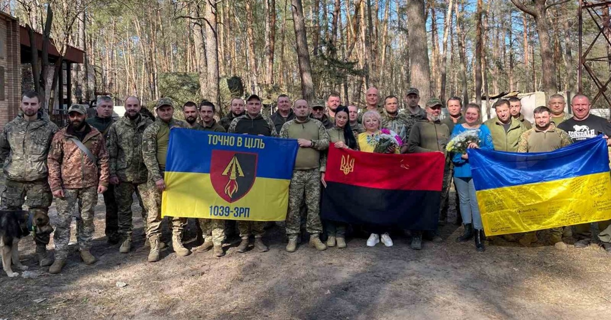З концертом і гостинцями до воїнів на передову поїхав "культурний десант" Студениківської громади