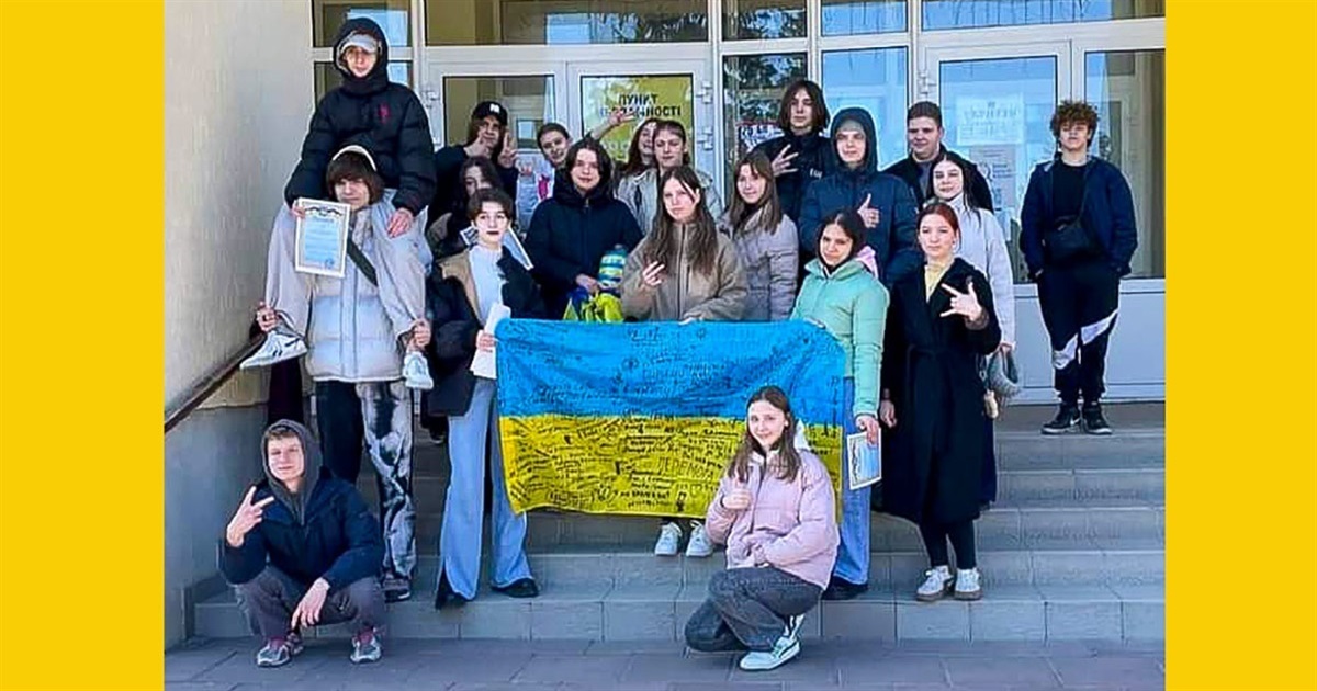 Благодійний ярмарок від "Крихіток": ржищівські підлітки-волонтери зібрали майже 40 тисяч гривень