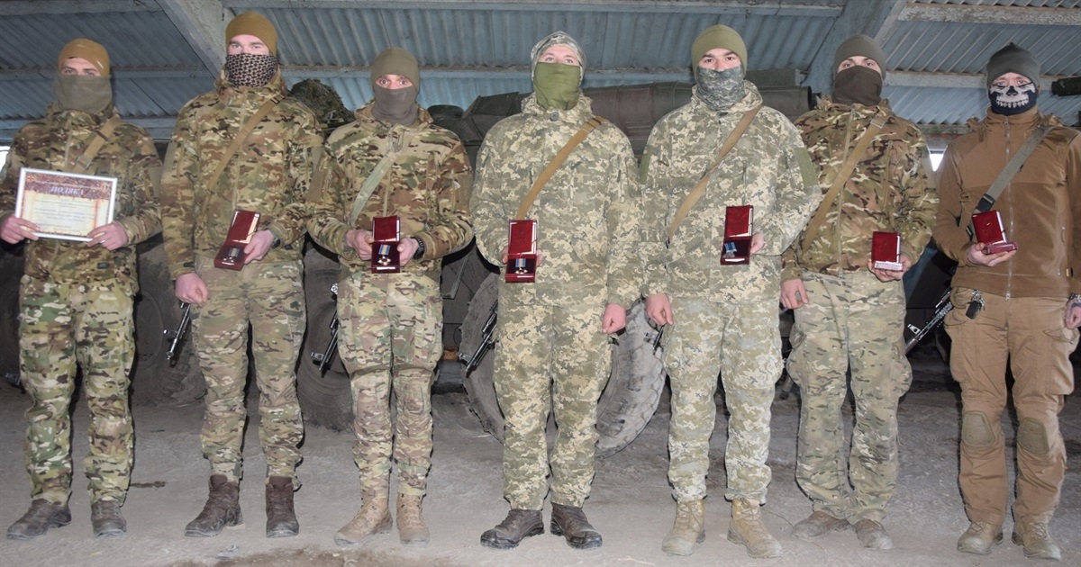 Наказ комбрига: "Повернутися живими!" — в 30 ОМБр найкращим бійцям вручили відзнаки