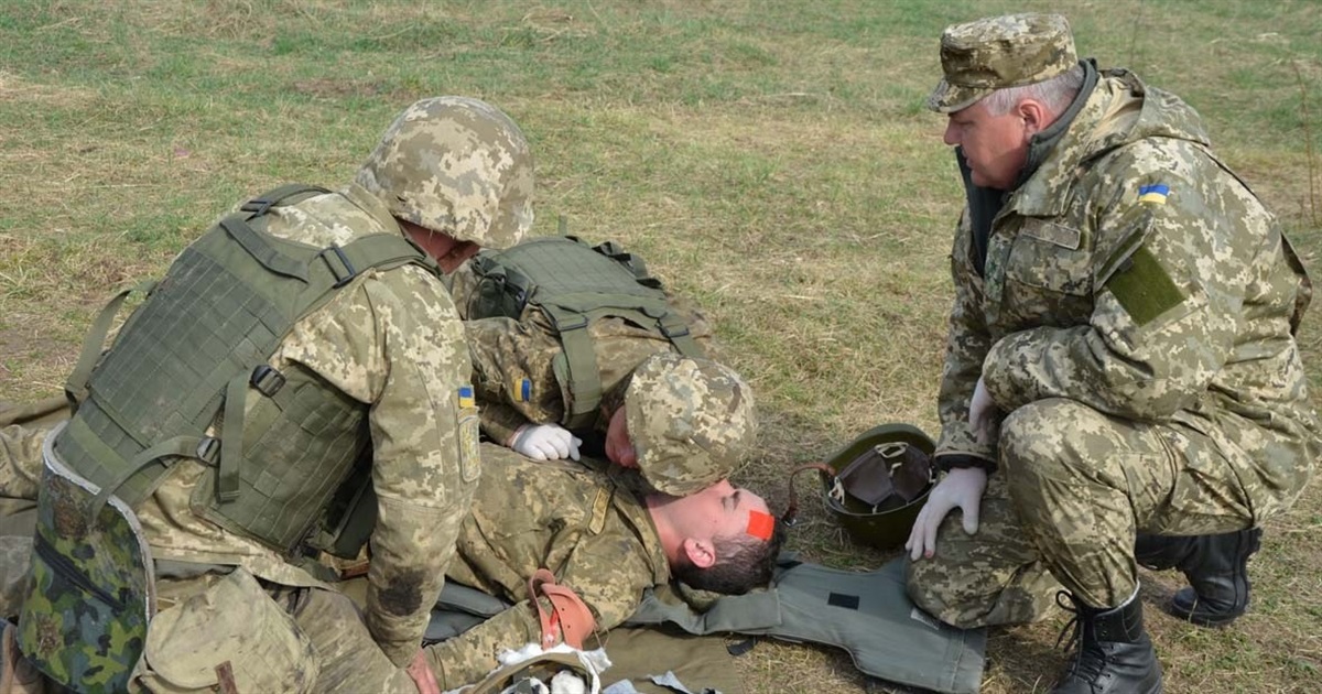 Тактична медицина: як діяти у разі поранень та надати першу допомогу розповів військовий медик