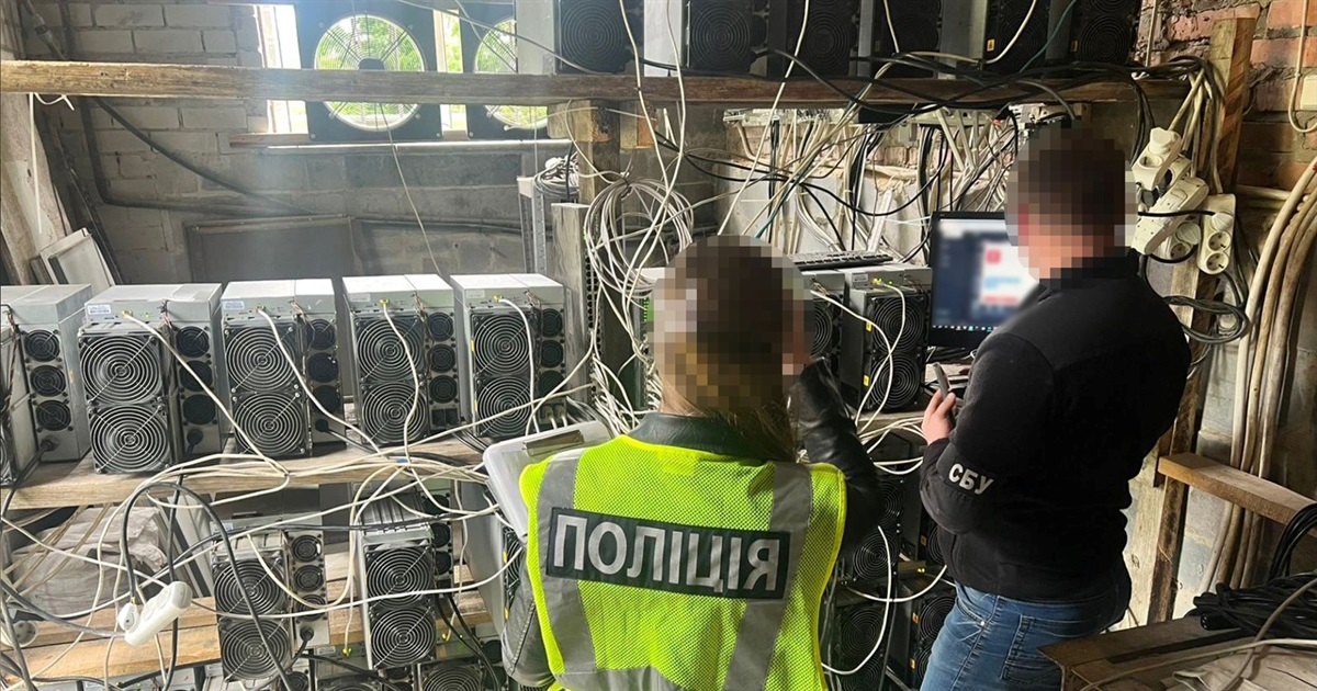 Підпільна криптоферма на Житомирщині в умовах дефіциту електрики крала електроенергію