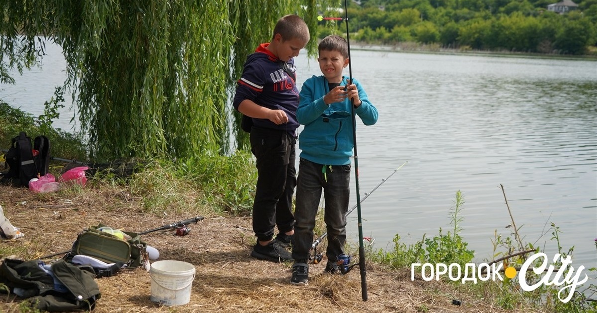У Городку вперше провели дитячі змагання з риболовлі