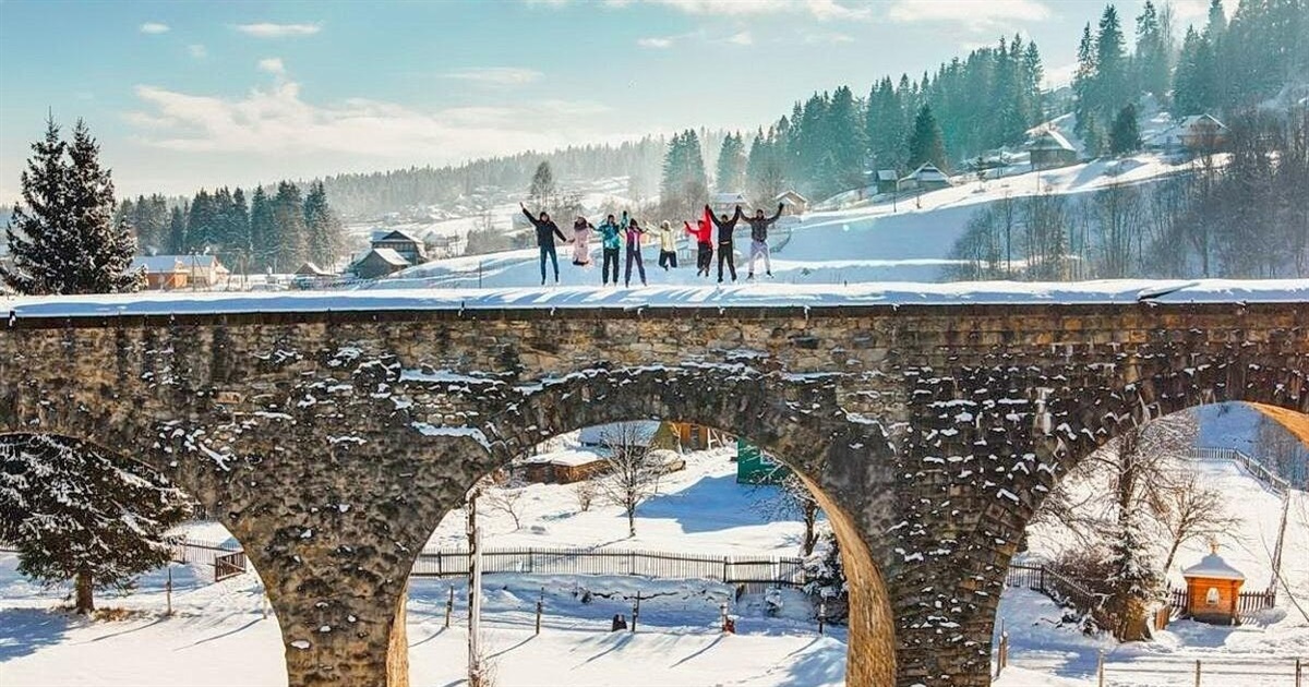 Зимова Ворохта. Що подивитися в карпатському селищі та скільки коштує відпочинок