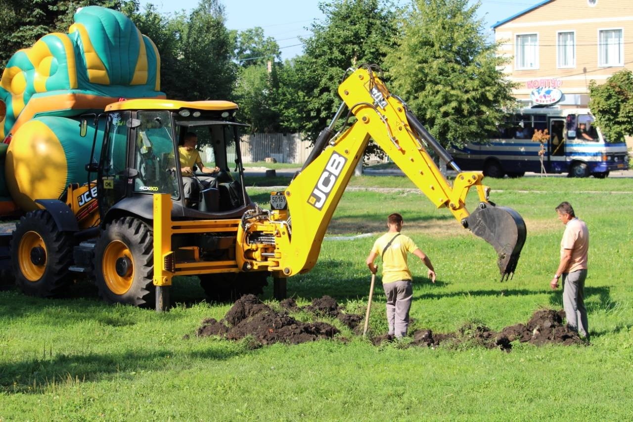 У центрі Покровська осушать «озеро»