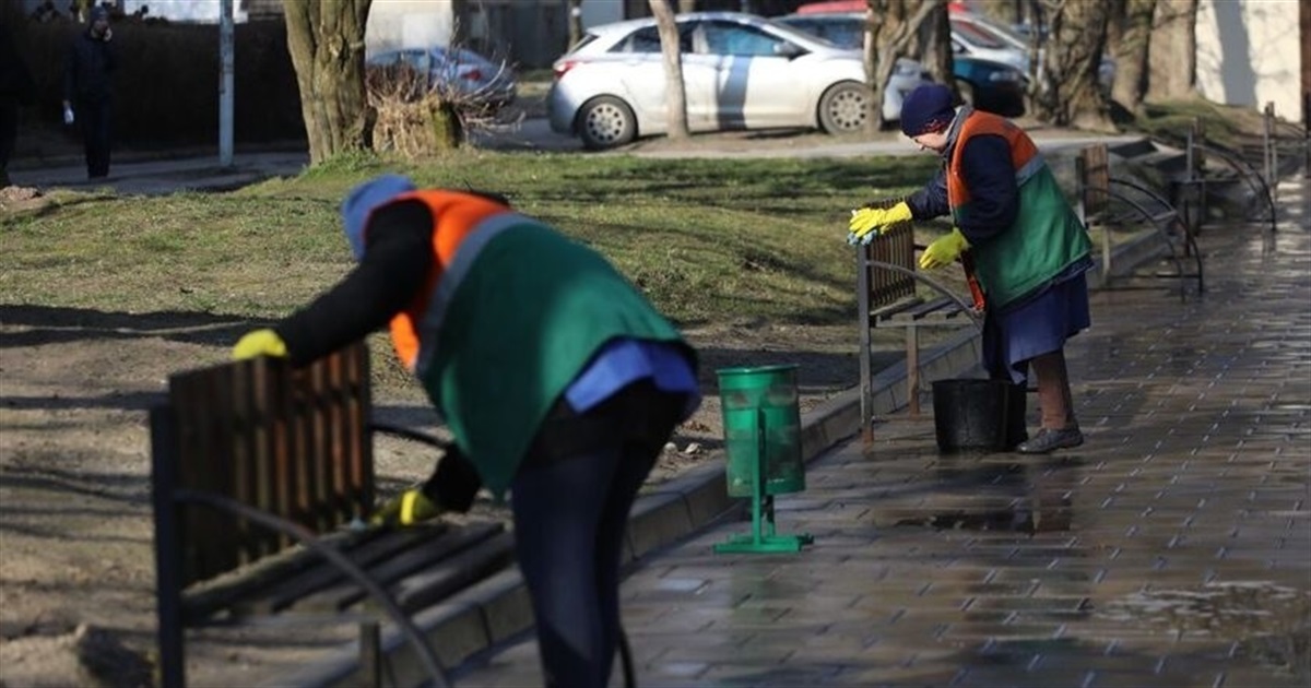 У Звягелі обрали найкращого двірника 2025 року: хто здобув перше, друге та третє місце