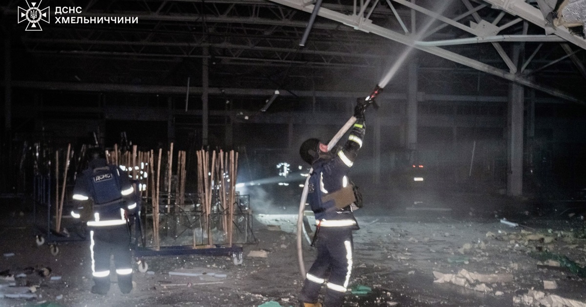 Ворог атакував Хмельниччину дронами: ППО збила 6 безпілотників, на підприємстві виникла пожежа