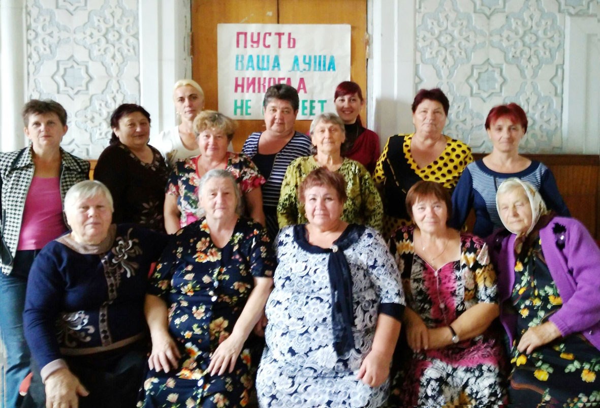 «Святковий вогник» в Удачному засвітився для людей старшого покоління