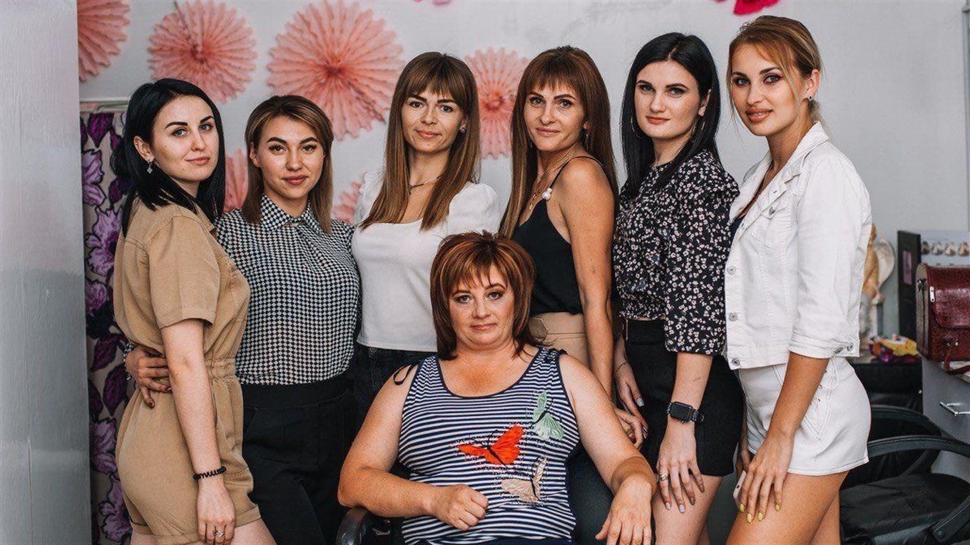 Змінити образ — легко! Як у салоні краси «Beauty Swan» допомагають сватівчанкам перевтілитися