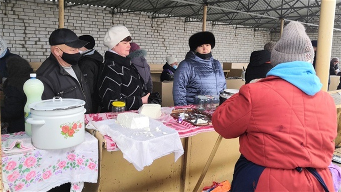 Замало привезли «молочки», а живої риби не було взагалі. Репортаж із недільних торгів
