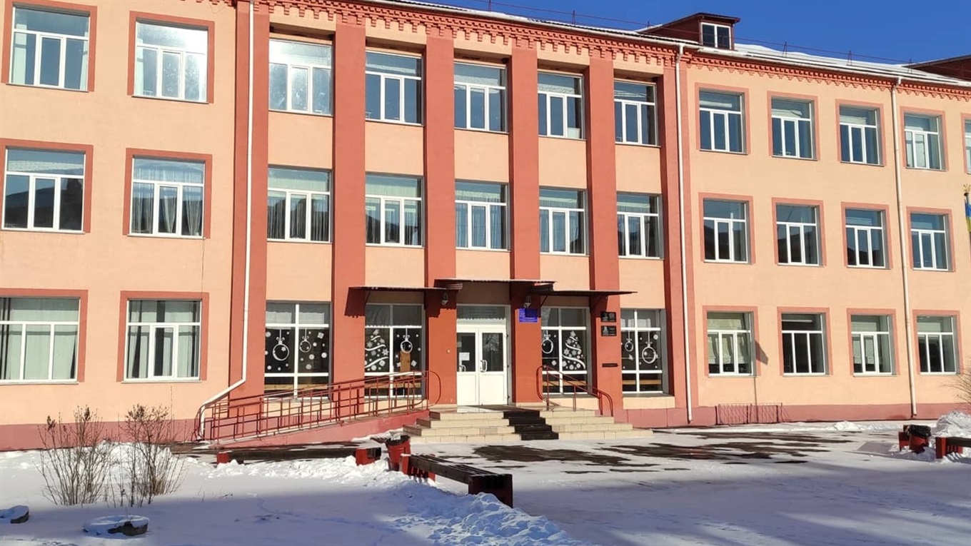 Восьма школа святкує День учня: цікава традиція загальноосвітнього закладу Старокостянтинова