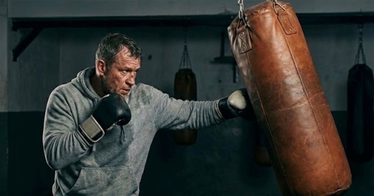 Почему мы идем в зал, когда мир сходит с ума: честный разговор о бинтах и нервах