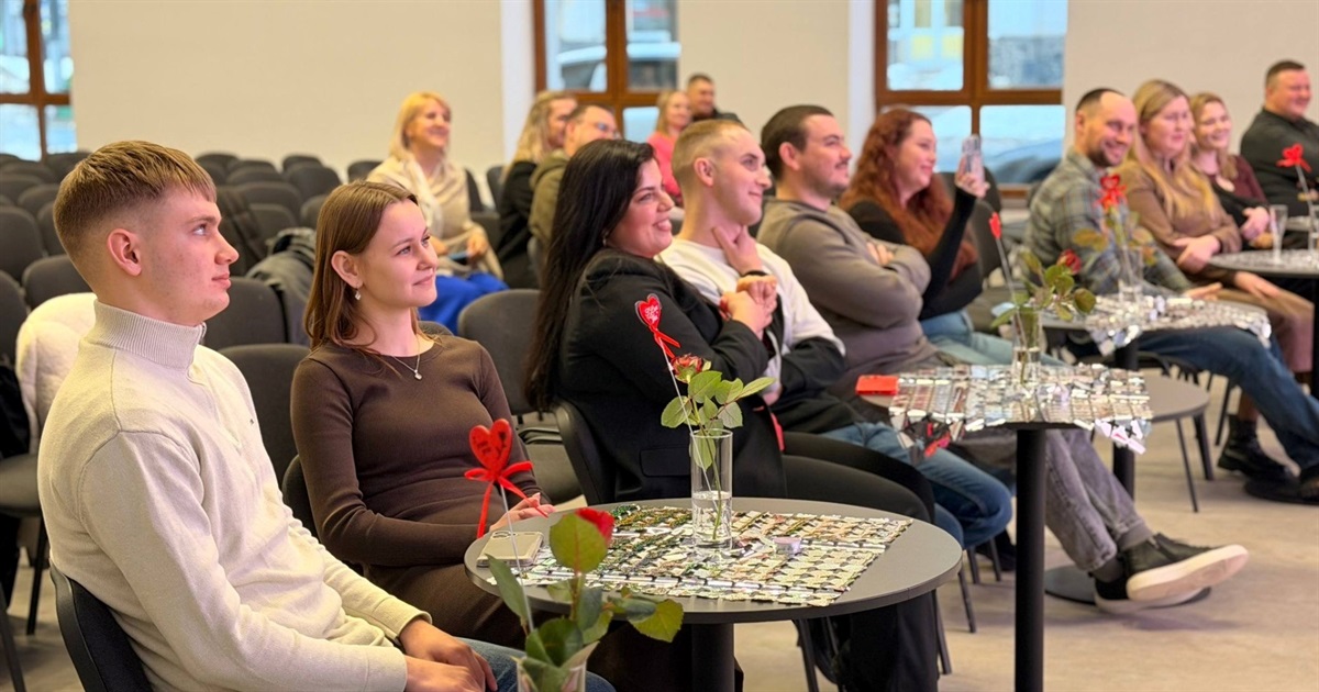 Закохані пари Звягеля змагалися за подарунки та збирали на зарядну станцію для ЗСУ