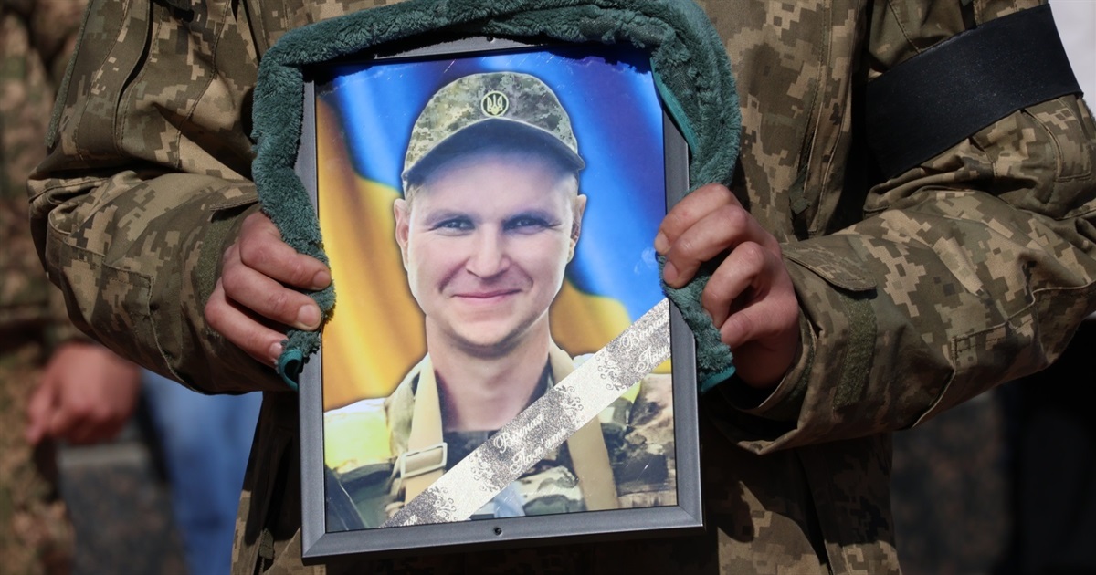 У Південноукраїнську провели в останню путь загиблого захисника Валентина Сліпченка