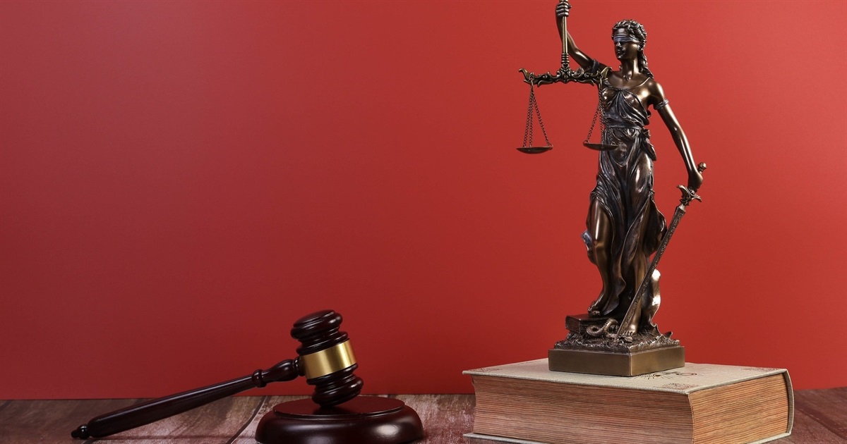 Звягелян запрошують висловити думку про місцевий суд