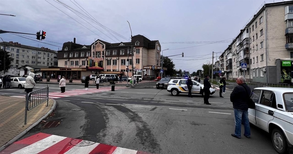 На двох локаціях у Звягелі запустили систему гучномовлення для хвилини мовчання