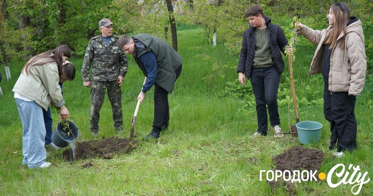 «Моє дерево Перемоги». Учні Городоцького ліцею №1 долучилися до Всесвітнього дня Землі