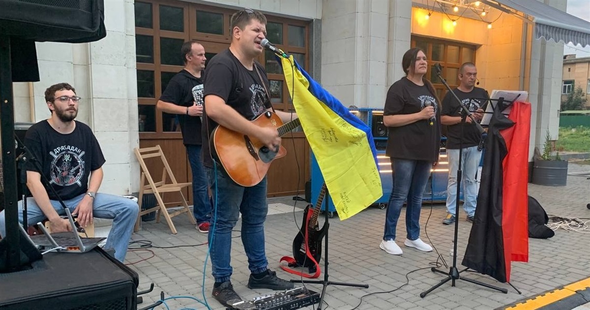 "Бурлачку на перемогу": у Переяславі з благодійним концертом виступив гурт "Драбадан" ФОТОРЕПОРТАЖ