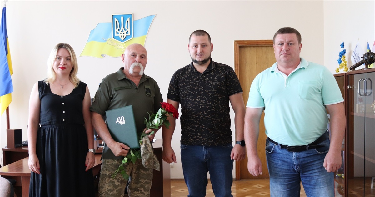 З фронту – до улюблених вихованців: у Жмеринці з ювілеєм привітали тренера з дзюдо Леоніда Чубка