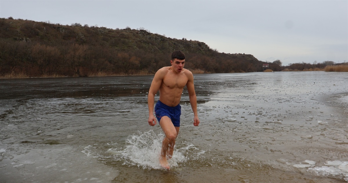 Водохреще на Південному Бузі: крижане занурення, спорт і сімейний відпочинок