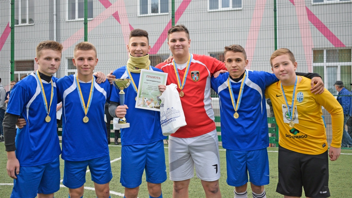 Учні школи №4 вибороли кубок з мініфутболу: гра на призи міського голови 