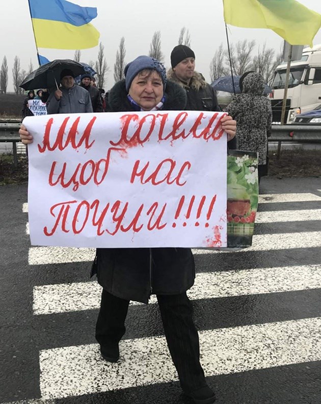 Селяни перекривали дорогу на Дніпро