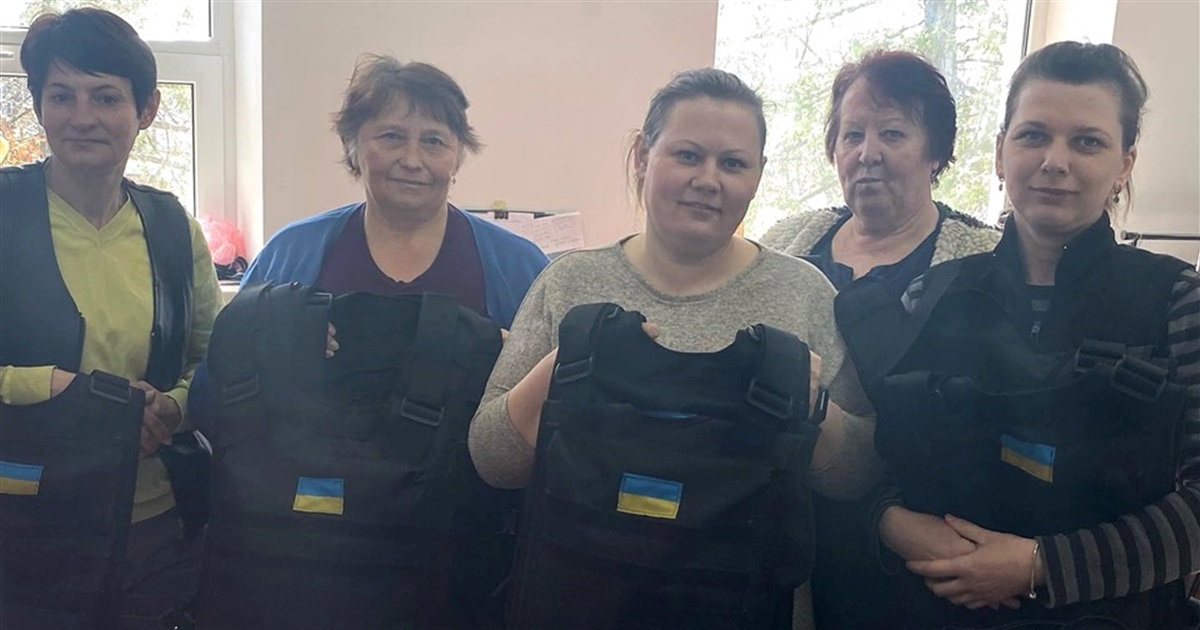 Переяславські швачки-волонтерки шиють плитоноски для захисників