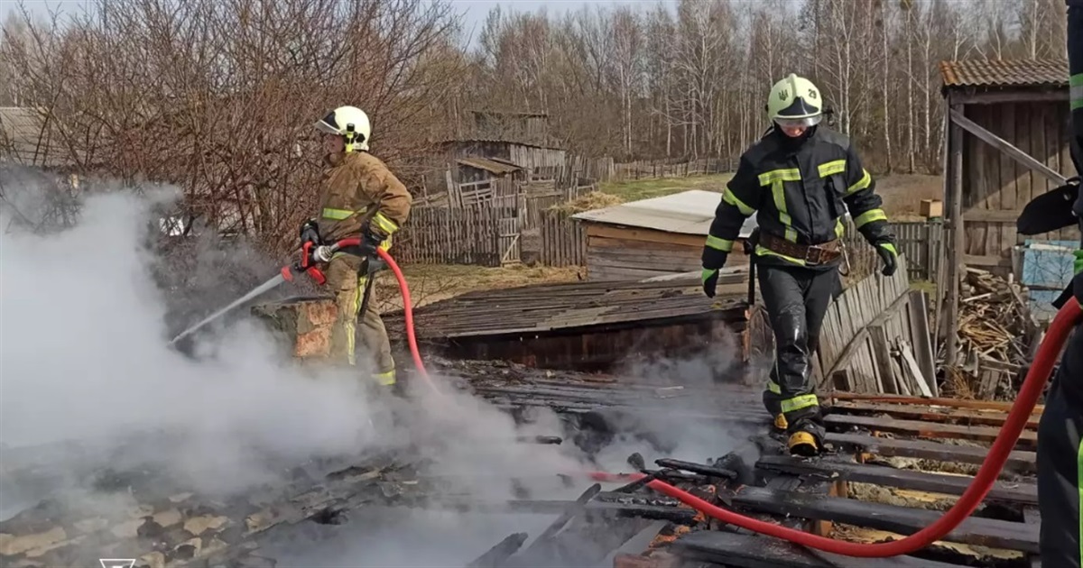 Звягельський район: в господарчій будівлі на сімох власників сталася пожежа