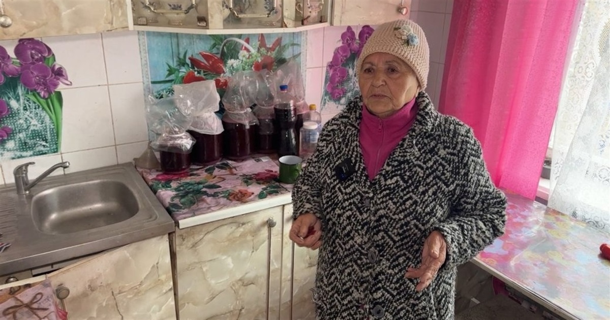 Ця війна — друга у її житті. 87-річна Людмила у Святогірську живе сама у під’їзді розбитого будинку