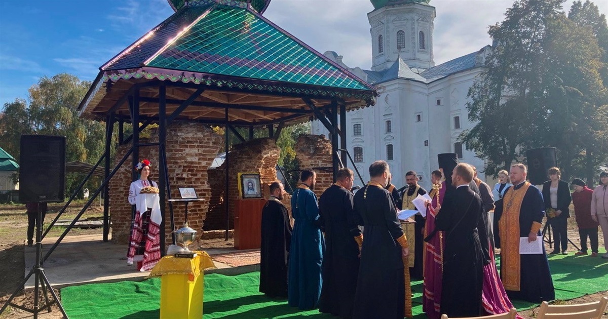 У Переяславі освятили павільйон-"капличку" біля Вознесенського собору