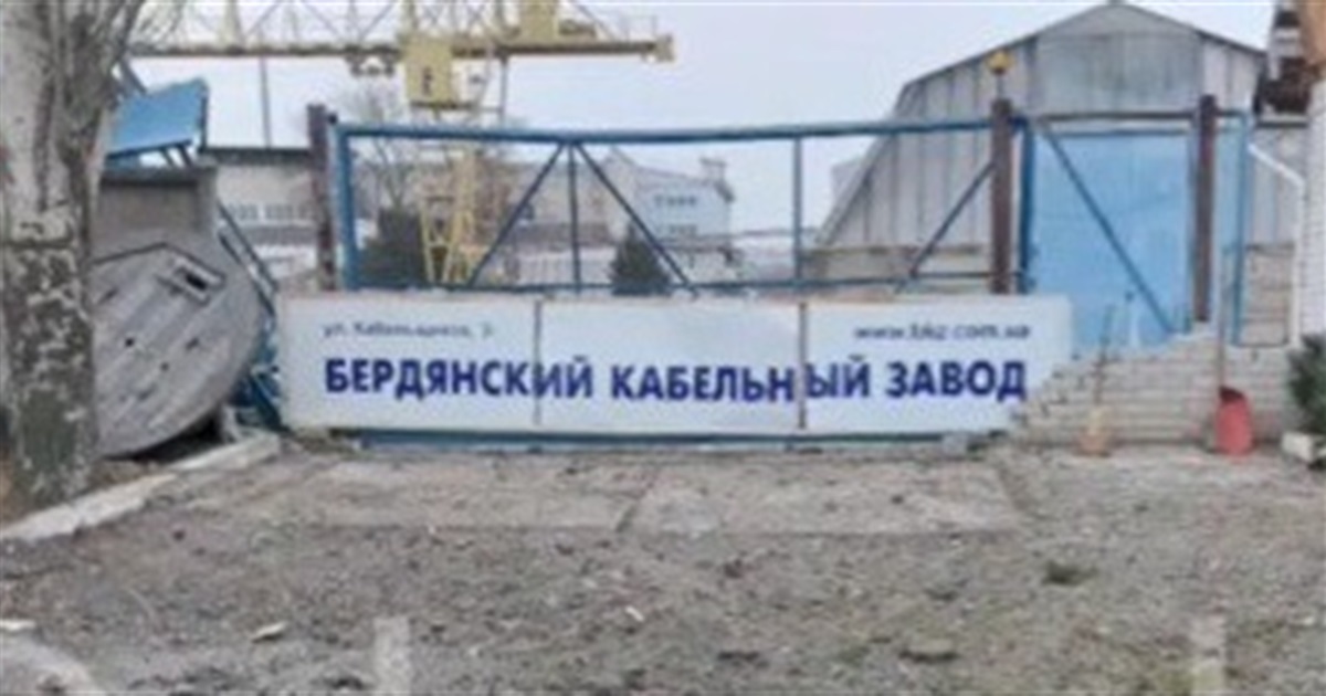 В Бердянську окупанти встановили своє ППО на заводі Азовкабель та нищать інші підприємства