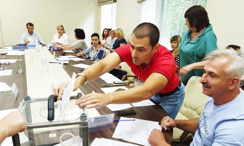 У Покровську визначили претендентів на почесні відзнаки 