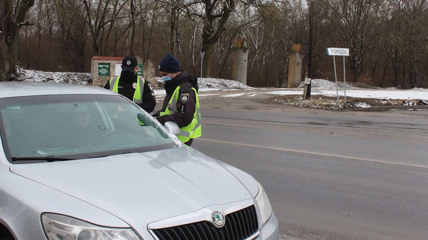 П'яні за кермом та непристебнуті. Які правила дорожнього руху порушують у Городку