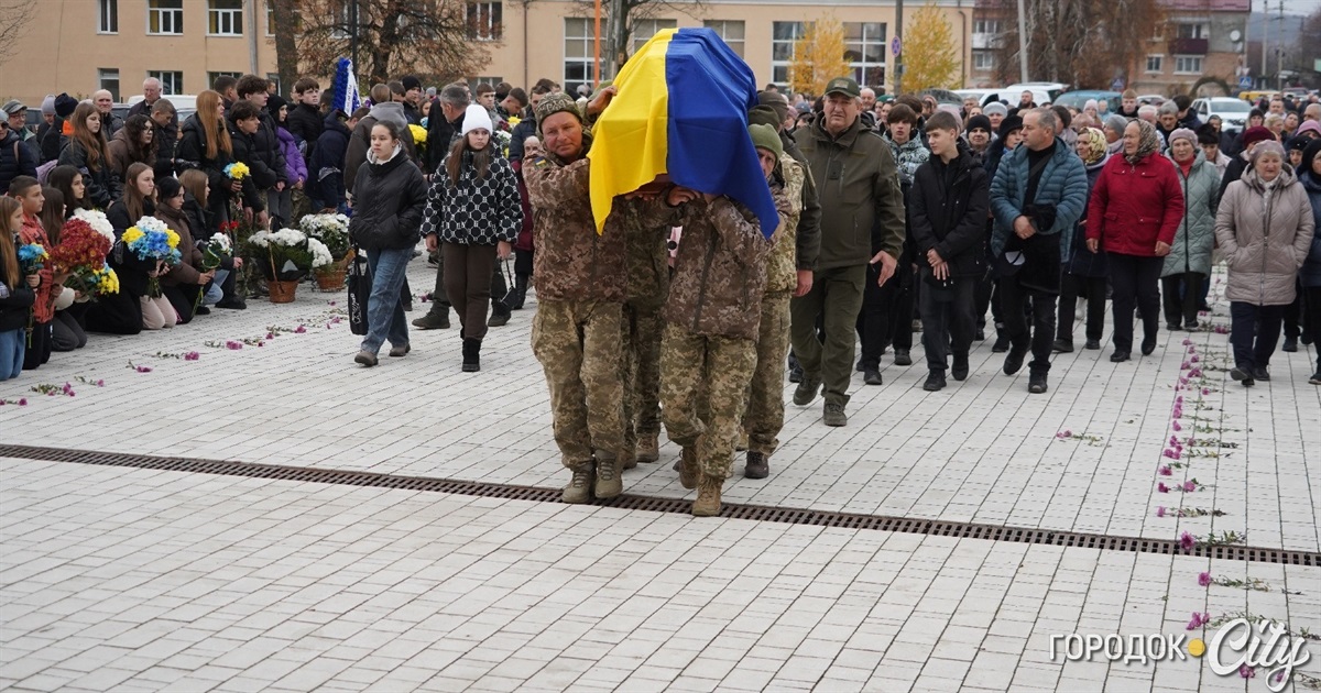 Назавжди 48: у Городку попрощалися із загиблим захисником Віталієм Кулібабою