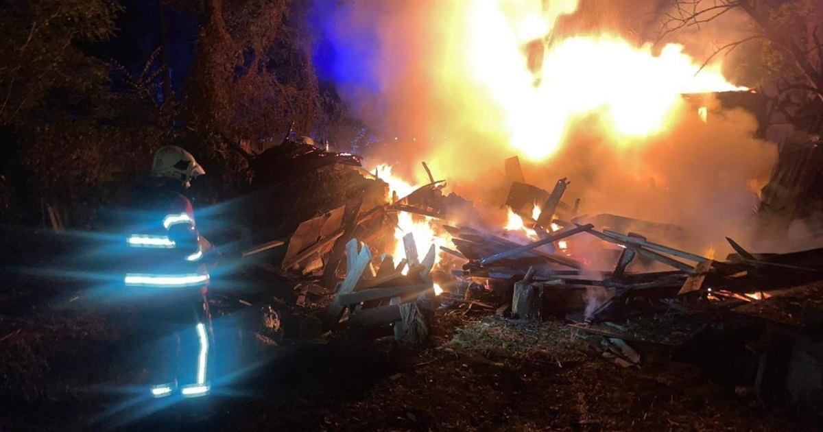 На Бориспільщині внаслідок атаки дронами загорілися склади, постраждалих немає