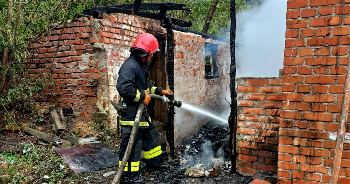 Рятувальники боролись із пожежею в Куянівці