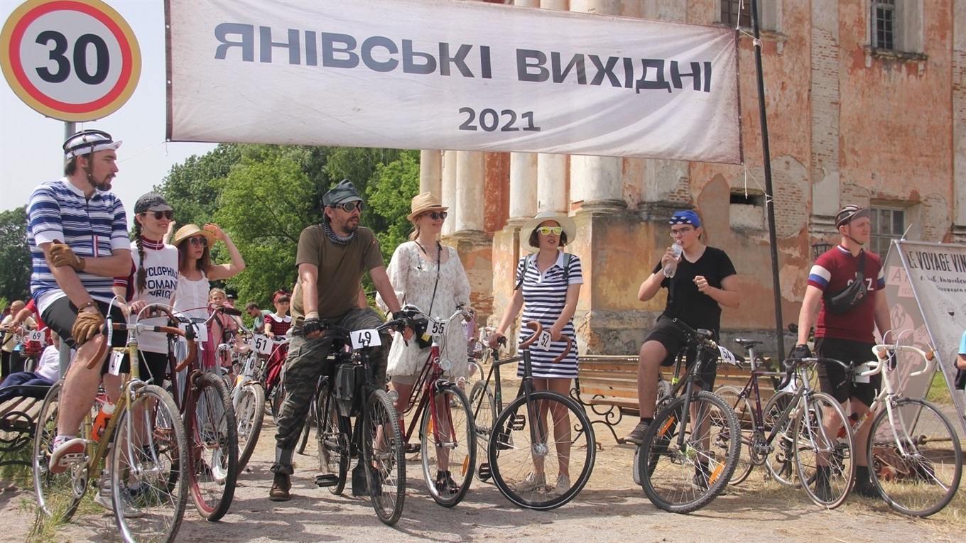 Історія ожила: яскраві образи «Le Voyage Vintage-2021» в Іванові