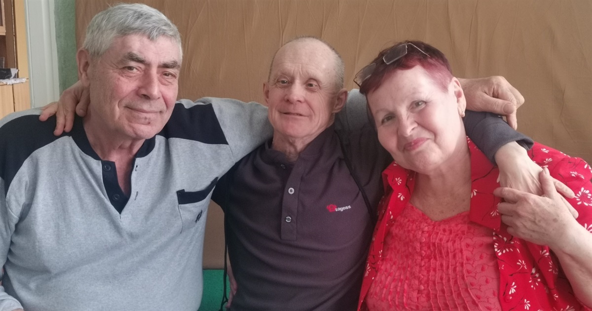 Родина Пилипенків вивезла з Маріуполя Сашка з синдромом Дауна. Зараз їм потрібна допомога cвоїх