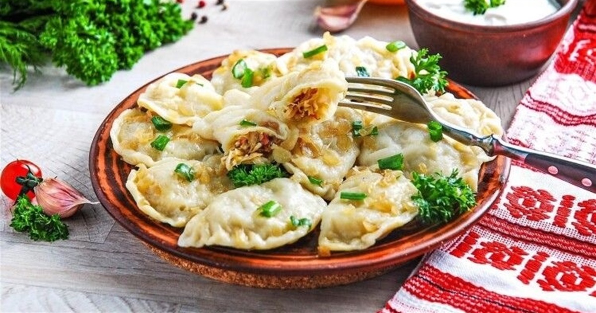 Рецепт дня: вареники з квашеною капустою