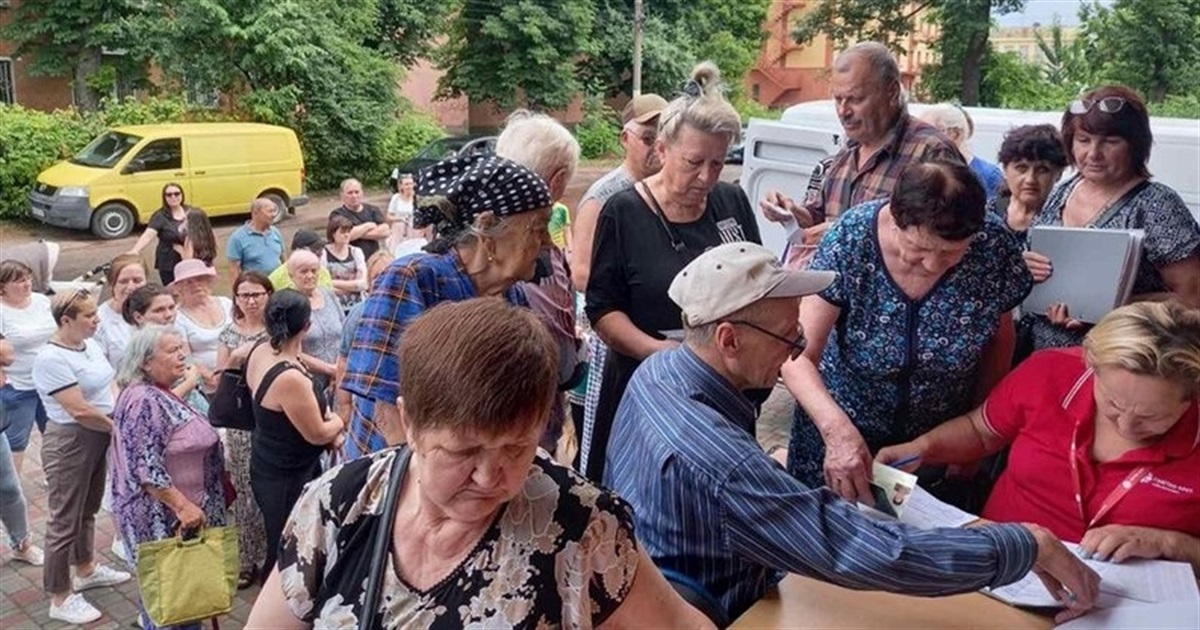 У Звягельскій громаді в рамках проєкту "Соціальна кухня" почали роздавати благодійні обіди