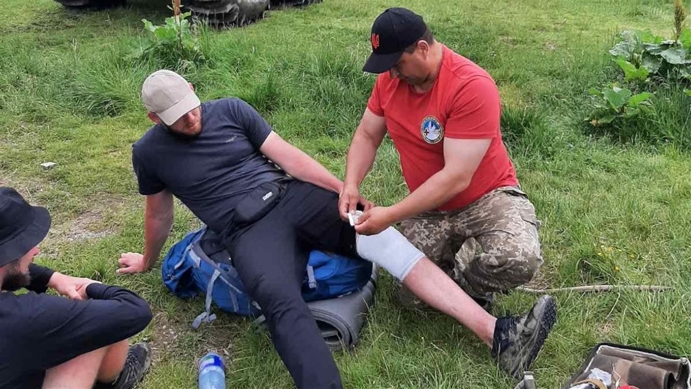 Щаслива евакуація з гір. Але пощастило не всім, одного чоловіка не знайшли