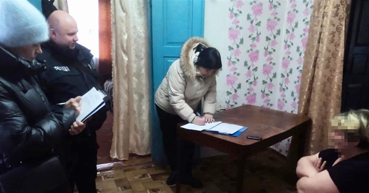 Поліцейський рейд: на Звягельщині відвідали родини, в яких трапляються дебоші