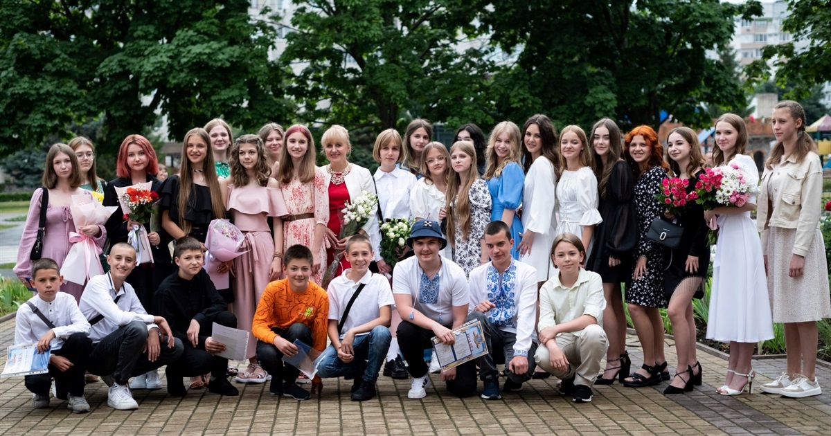 Свято творчості та дорослішання – у Нетішинській художній школі відбувся випускний