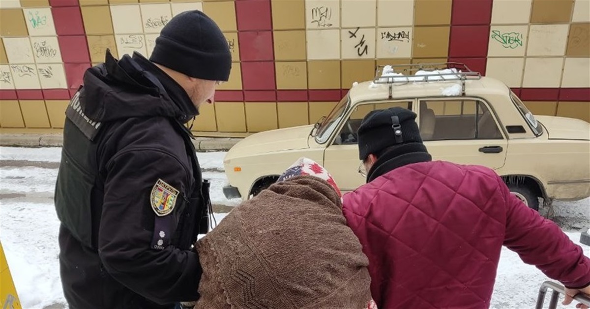 Максим Попов эвакуировал жителей Северодонецка на "Жигули". И вывез из города много животных