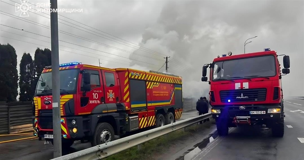 Пожежа в магазині на Звягельщині: знищено покрівлю, перекриття та пошкоджено стіни