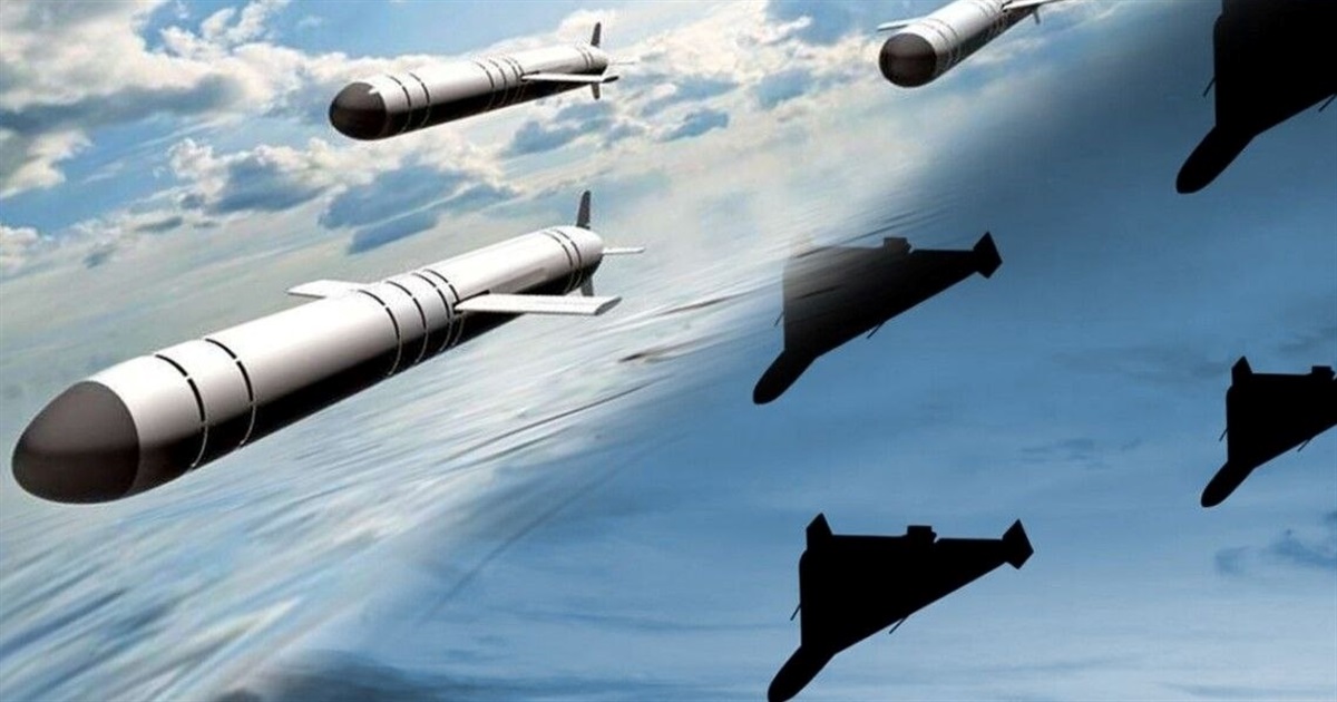 Ворог атакував столичний регіон дронами і ракетами, одна людина поранена: що відомо?