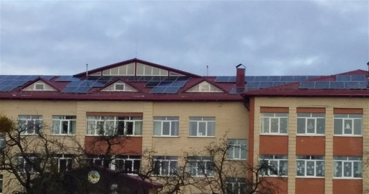 Ще одна сонячна електростанція запрацювала на даху ліцею №1 у Звягелі