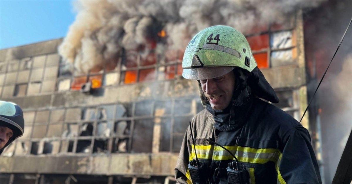 Унаслідок нічної атаки в Києві та області загинули люди, пошкоджена інфраструктура