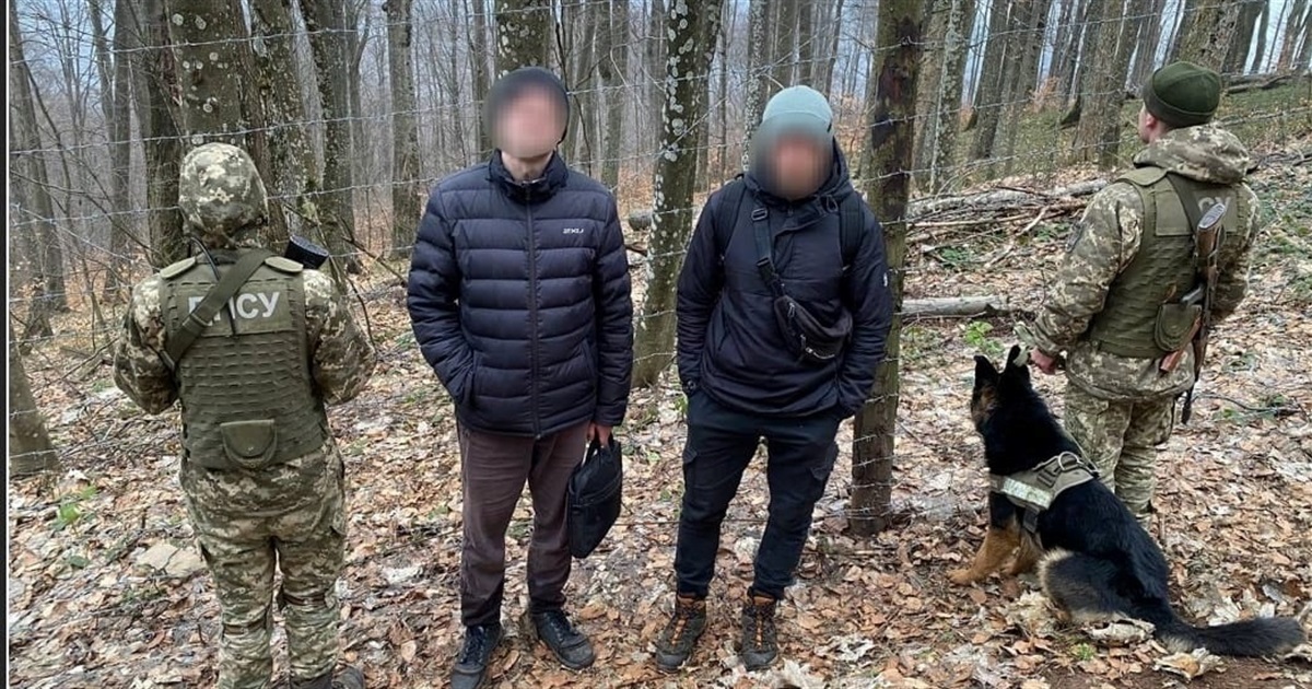 Один горами, а двоє на таксі: жителі Житомирщини хотіли незаконно перетнути кордон зі Словаччиною