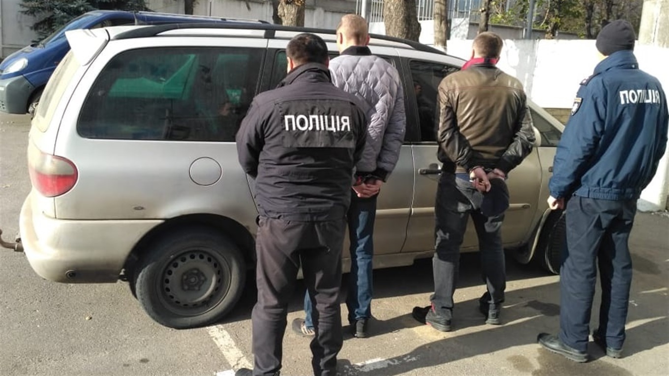 Жмеринські поліцейські затримали трьох квартирних злодіїв