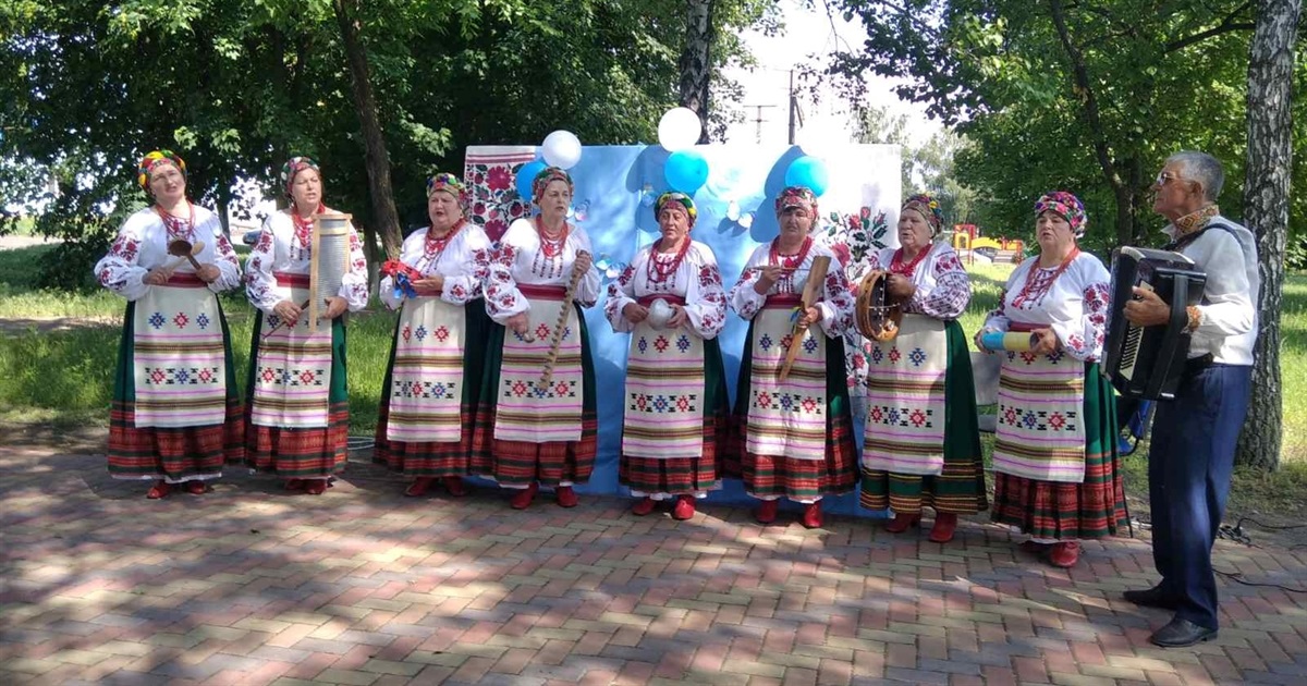 У селі Соснова на Переяславщині відзначали Трійцю та зібрали кошти на ЗСУ